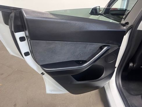 Used 2021 Tesla Model Y 2WD image 19