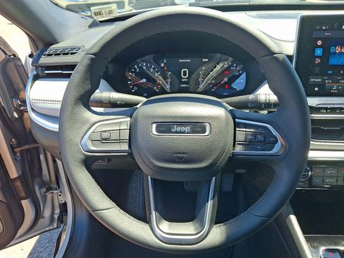 Used 2025 Jeep Compass Limited AWD/4WD image 19