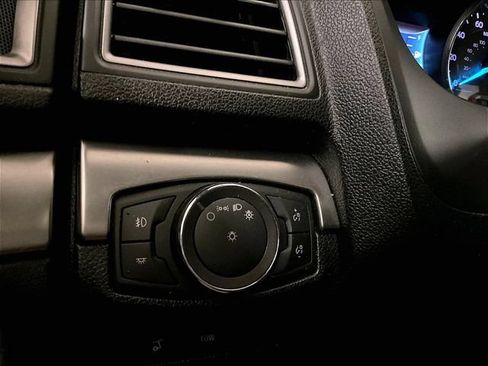Used 2018 Ford Explorer XLT w/ Equipment Group 202A FWD image 31