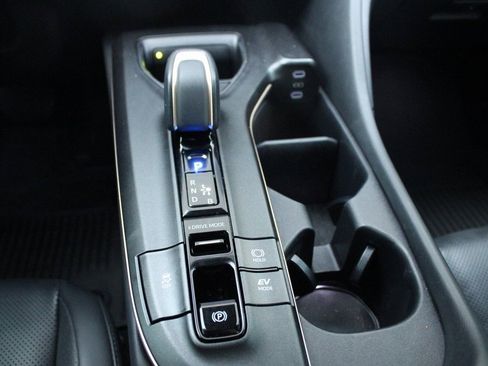 Used 2023 Toyota Crown Limited image 39