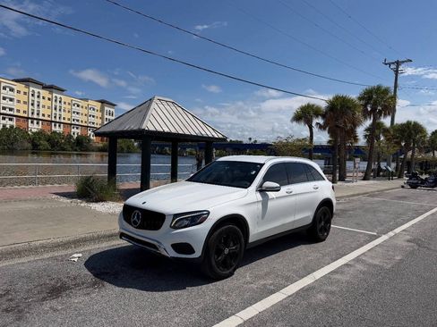 Used 2018 Mercedes-Benz GLC 300 image 1