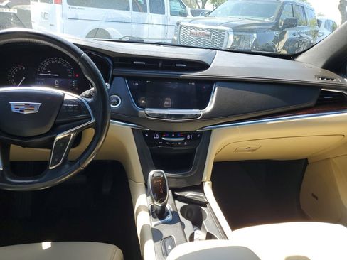 Used 2018 Cadillac XT5 Luxury w/ Driver Awareness Package FWD image 13