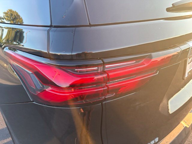 Used 2023 Chevrolet Traverse LT FWD image 10