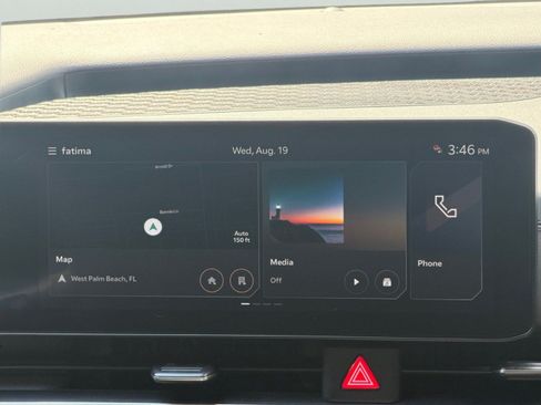 Used 2025 Kia Carnival FWD image 21