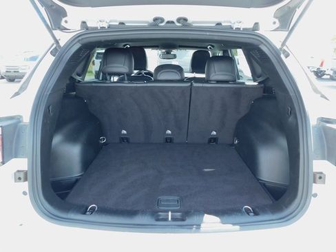 Used 2024 Jeep Compass Latitude image 12