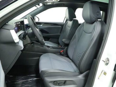 New 2026 Volkswagen Tiguan SE R-Line FWD image 28