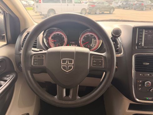 Used 2020 Dodge Grand Caravan SE w/ UConnect Hands-Free Group FWD image 21