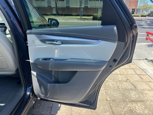 Used 2018 Cadillac XT5 Luxury w/ Driver Awareness Package AWD/4WD image 40