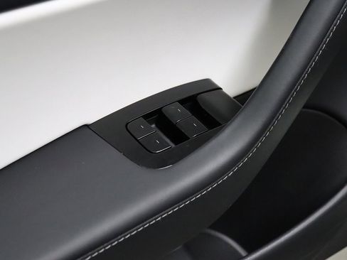 Used 2020 Tesla Model 3 Performance image 31