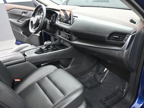 Used 2023 Nissan Rogue SV w/ SV Premium B Package FWD image 31