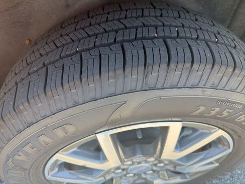 Used 2021 GMC Acadia SLE image 4