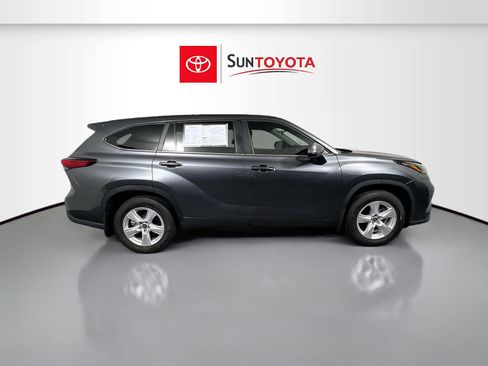 Used 2023 Toyota Highlander L image 2