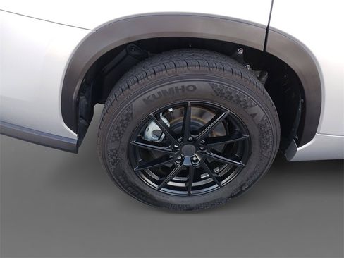 Used 2023 Toyota Highlander L image 10