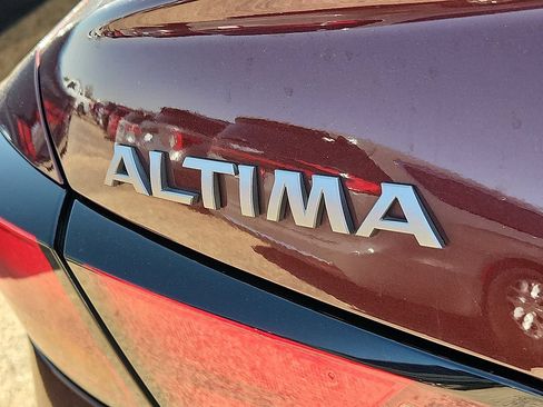Used 2025 Nissan Altima 2.5 SV FWD image 6