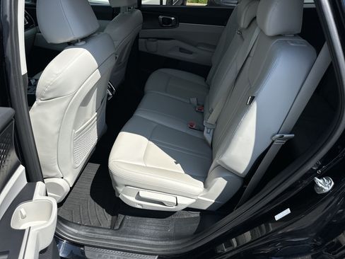 Used 2024 Kia Sorento S FWD image 25