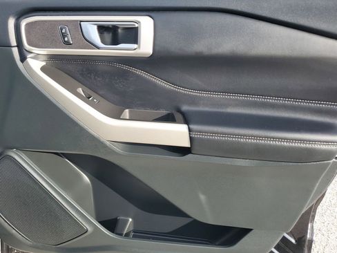Used 2024 Ford Explorer XLT image 44