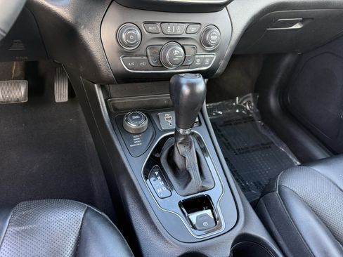 Used 2023 Jeep Cherokee Altitude Lux image 19