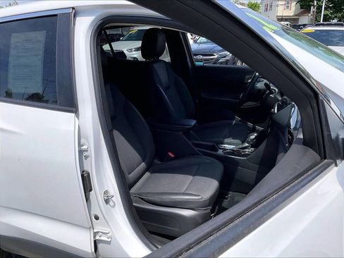 Used 2022 Buick Encore GX Preferred w/ Cold Weather Comfort Package AWD/4WD image 11