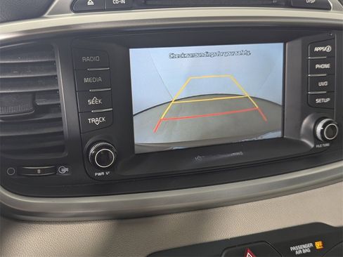 Used 2018 Kia Sorento LX image 22