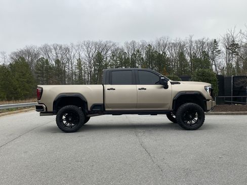 Used 2024 GMC Sierra 2500 AT4X image 5