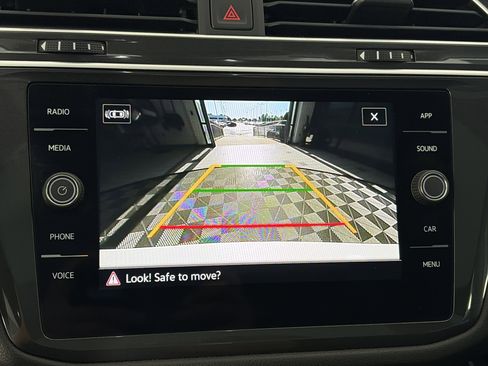 Used 2023 Volkswagen Tiguan SE w/ Panoramic Sunroof Package AWD/4WD image 21