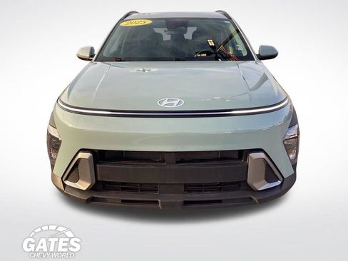 Used 2025 Hyundai Kona SEL FWD image 2