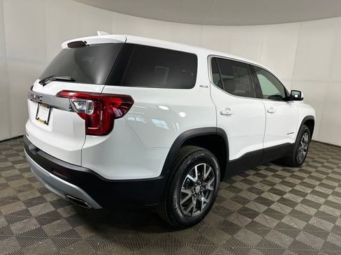 Used 2023 GMC Acadia SLE image 3