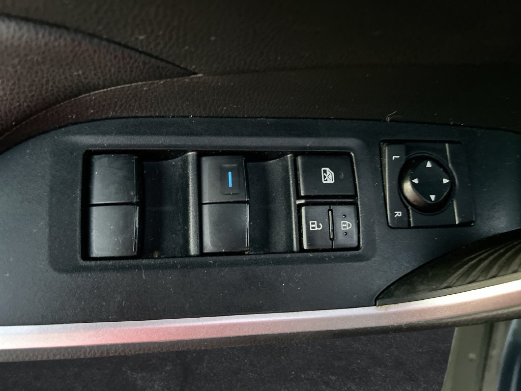 Used 2021 Toyota RAV4 LE FWD image 12