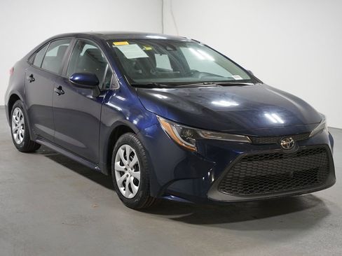 Used 2022 Toyota Corolla LE image 3