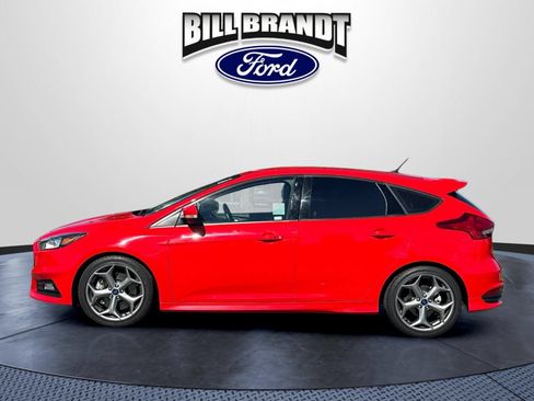 Used 2017 Ford Focus ST FWD image 6
