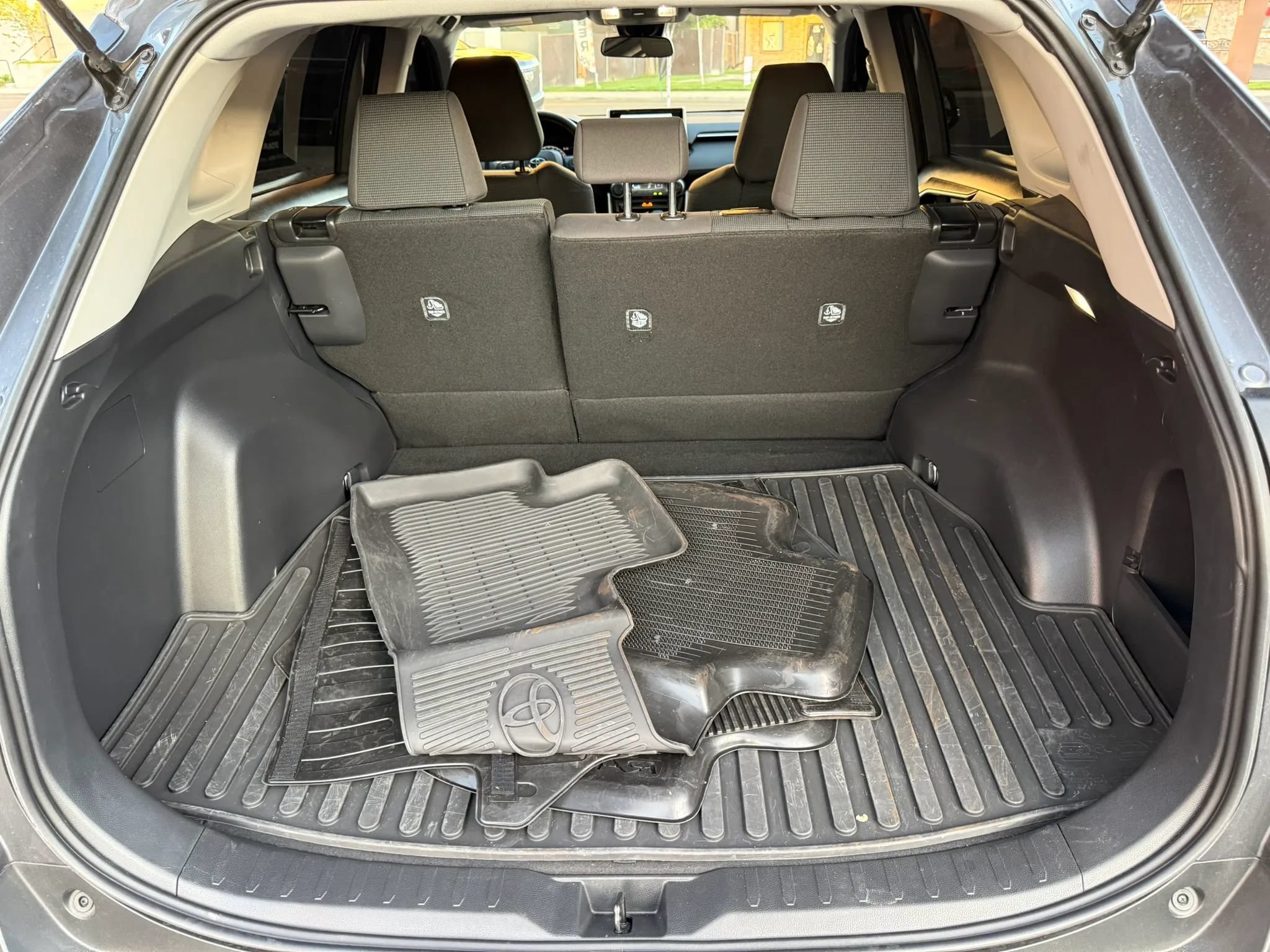 Used 2025 Toyota RAV4 LE AWD/4WD image 31