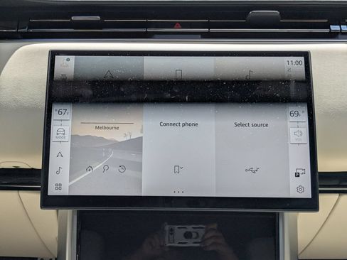 Certified 2025 Land Rover Range Rover Long Wheelbase SE AWD/4WD image 18