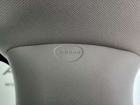 Used 2024 Chrysler Pacifica Touring-L image 42