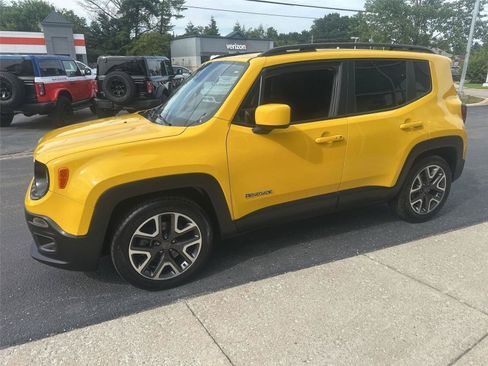 Used 2017 Jeep Renegade Latitude w/ Cold Weather Group FWD image 6