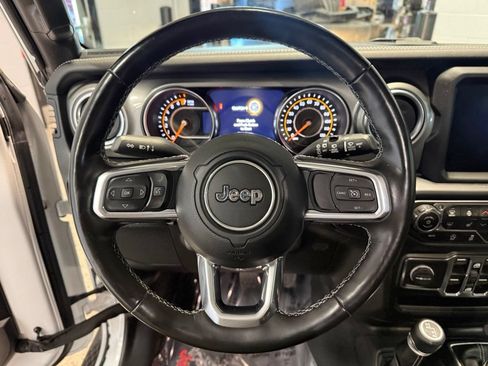 Used 2022 Jeep Wrangler Unlimited Sahara w/ Cold Weather Group AWD/4WD image 12