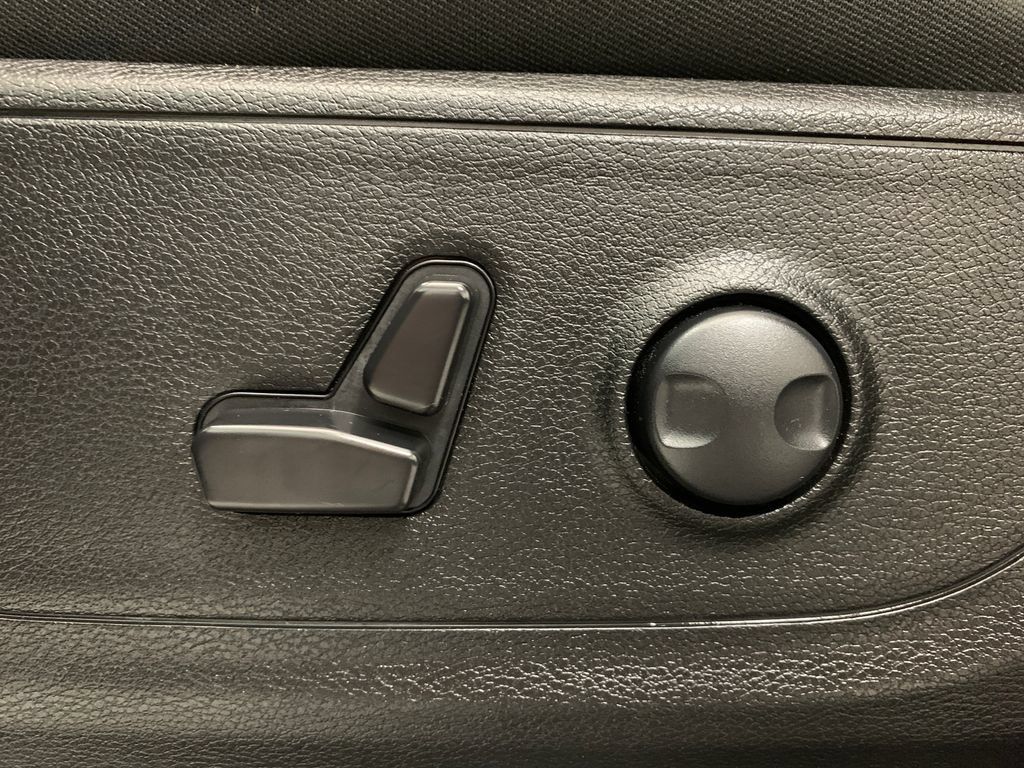 Used 2025 RAM 1500 Big Horn AWD/4WD image 18