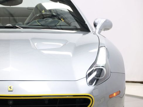 Used 2015 Ferrari California T RWD image 94