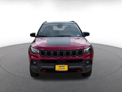 Used 2025 Jeep Compass Trailhawk AWD/4WD image 9