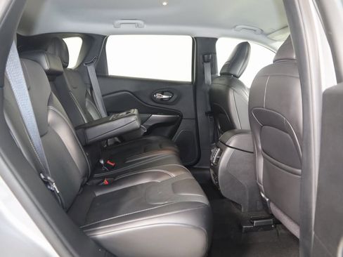 Used 2020 Jeep Cherokee Limited image 13