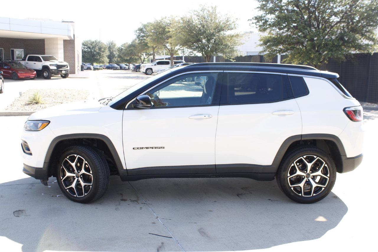 Used 2025 Jeep Compass Limited AWD/4WD image 2