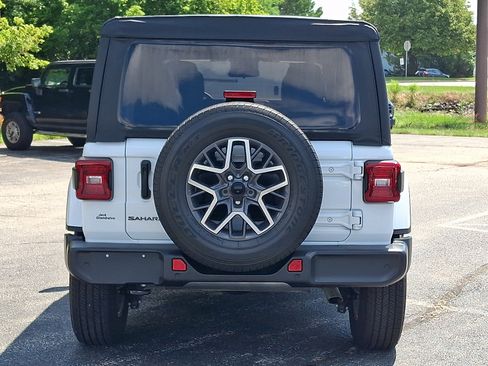 Used 2025 Jeep Wrangler Unlimited Sahara w/ Safety Group AWD/4WD image 4