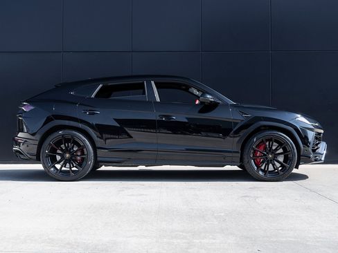 Used 2022 Lamborghini Urus image 10