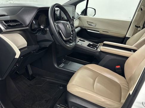 Used 2022 Toyota Sienna XLE AWD/4WD image 10