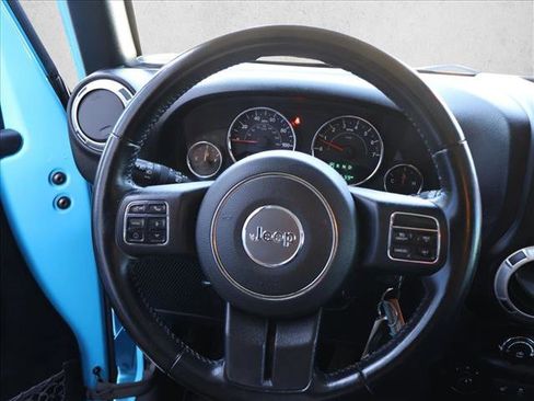 Used 2017 Jeep Wrangler Unlimited Sahara w/ Connectivity Group AWD/4WD image 13