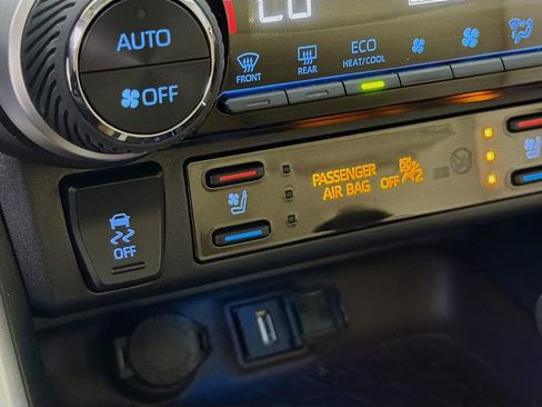 Used 2021 Toyota RAV4 Limited image 25