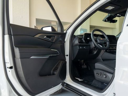 New 2026 Chevrolet Traverse LT w/ Driver Confidence Package image 11