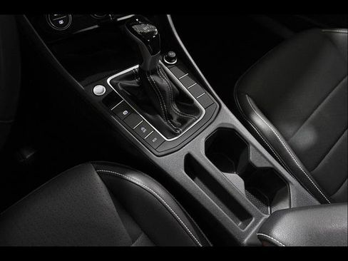 Used 2024 Volkswagen Jetta SE FWD image 14