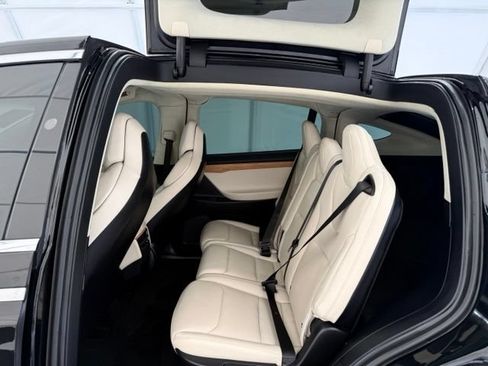 Used 2018 Tesla Model X 75D AWD/4WD image 17
