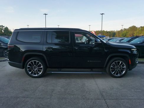 Used 2022 Jeep Wagoneer Series III w/ Premium Group I AWD/4WD image 26