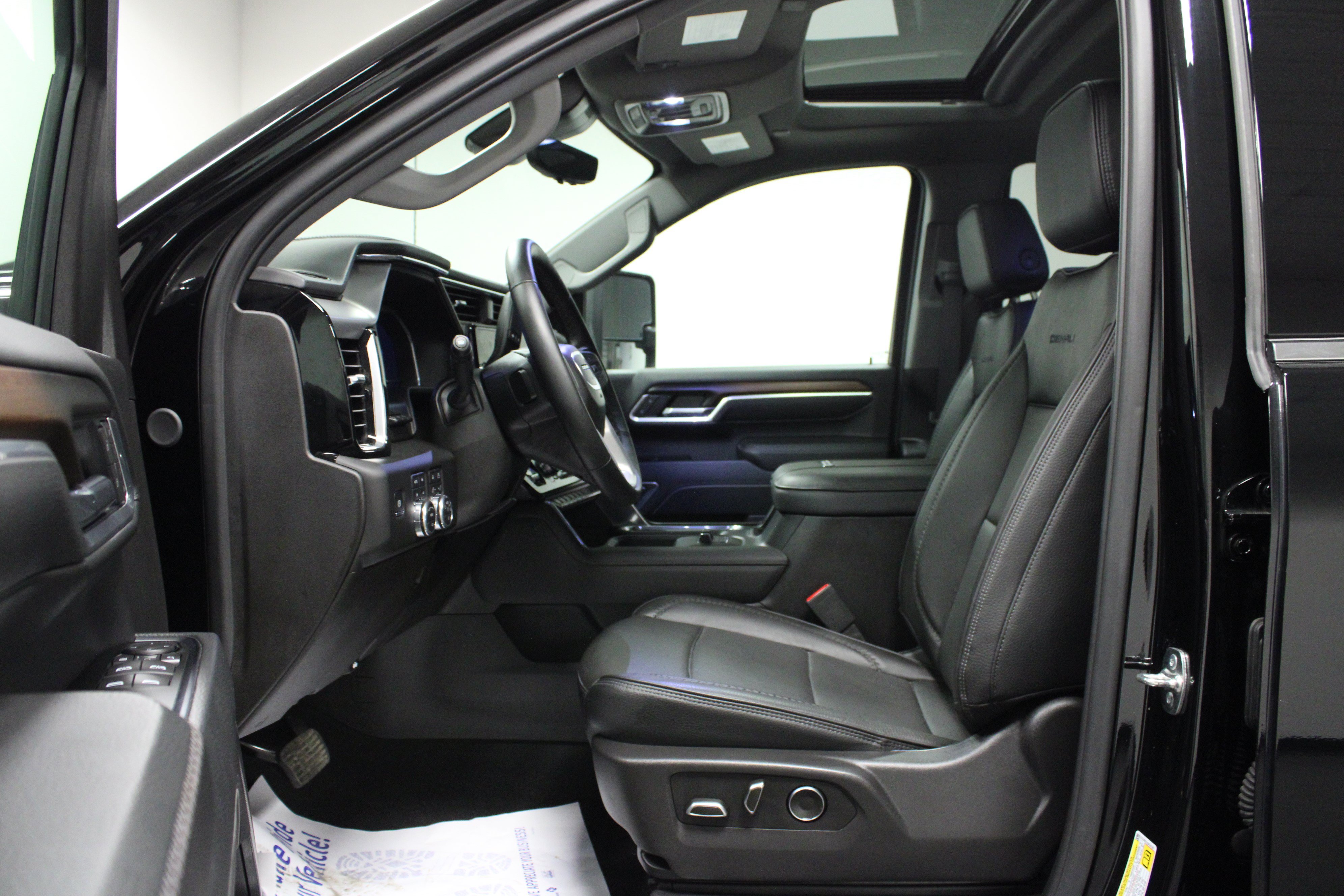 Used 2025 GMC Sierra 2500 Denali w/ Technology Package AWD/4WD image 12